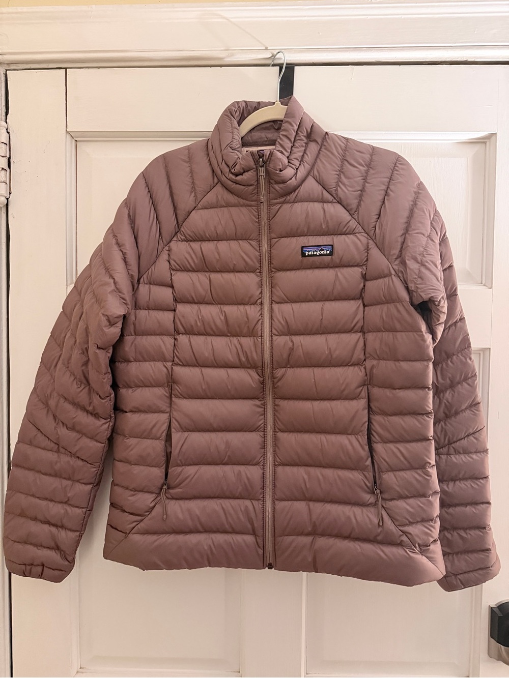Patagonia Women's “Down Sweater” Puffer Jacket in Dusky Brown/Mauve - EUC
